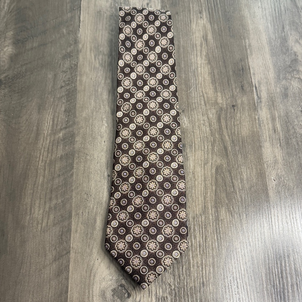 Metropolitan View  Brown and Cream Floral 100% Silk Tie